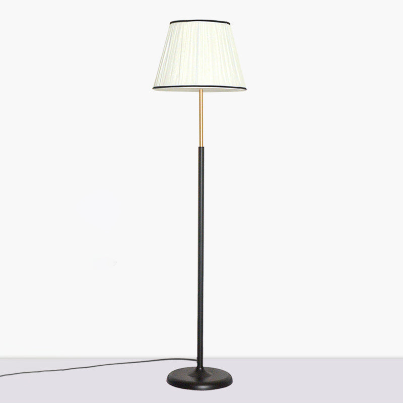 Lampada da pavimento moderna Apparecchiatura da pavimento colorato con tonalità in tessuto per salotto