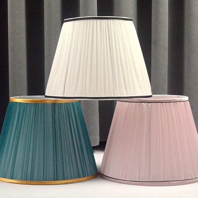 Lampada da pavimento moderna Apparecchiatura da pavimento colorato con tonalità in tessuto per salotto