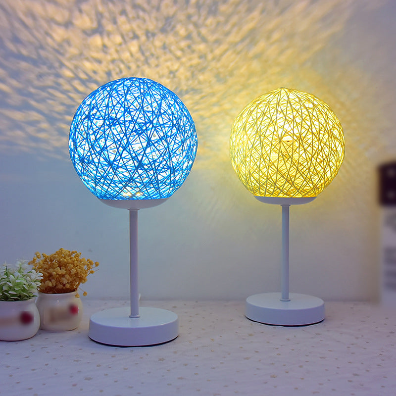 Lampada da tavolo Macaron Luce da scrivania a 1 luce con tonalità rattan per soggiorno