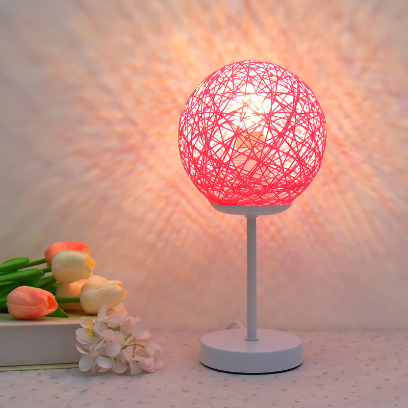 Lampada da tavolo Macaron Luce da scrivania a 1 luce con tonalità rattan per soggiorno