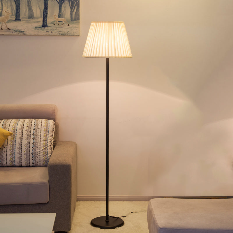 Modern Simple Iron Floor Lamp Ploet Doek Schaduw Lamp vloerlicht voor woonkamer