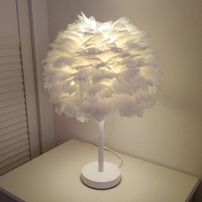 Modern Style Metallic Desk Lighting Fixture Creative Feather Desk Lamp for Bedroom