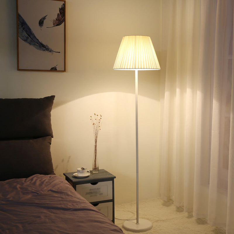 Moderne einfache Stehlampe Makaroon -Zwiebel -Bodendlicht mit Stoffton für Schlafzimmer