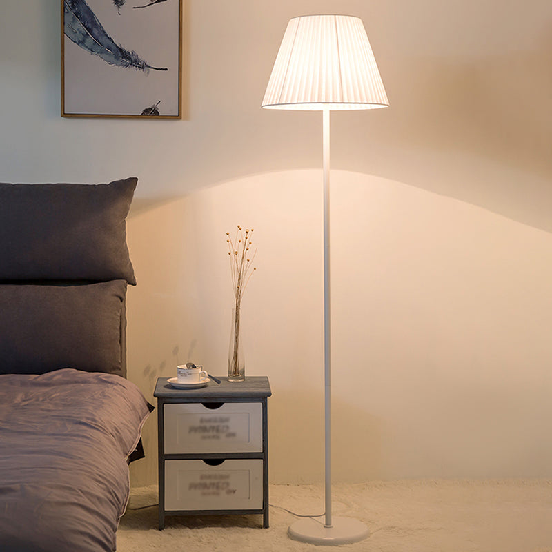 Modern semplice lampada da pavimento maculare lampadina lampadina con tonalità di stoffa per camera da letto