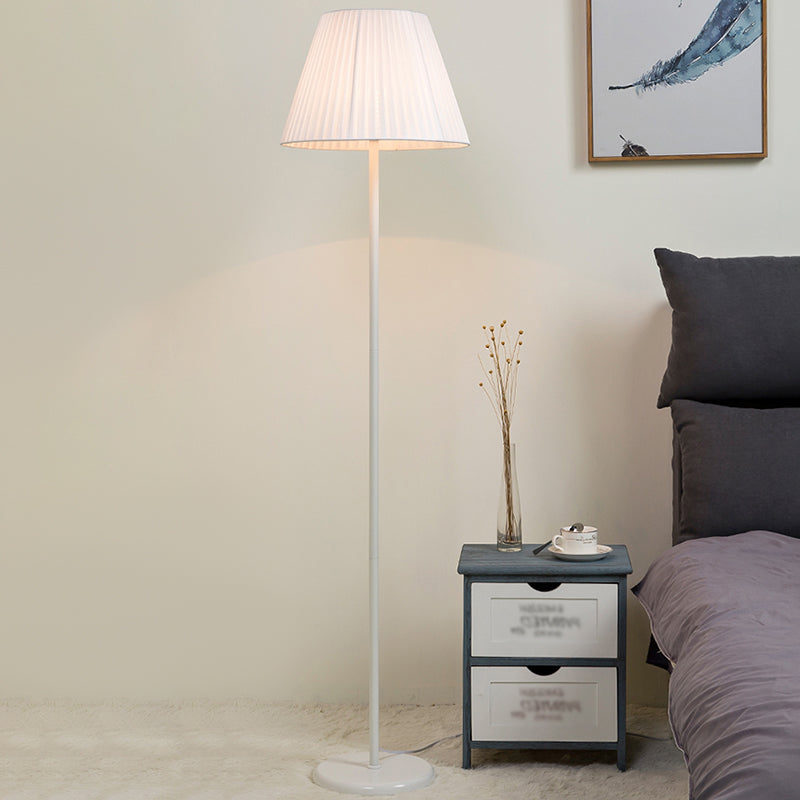 Modern semplice lampada da pavimento maculare lampadina lampadina con tonalità di stoffa per camera da letto