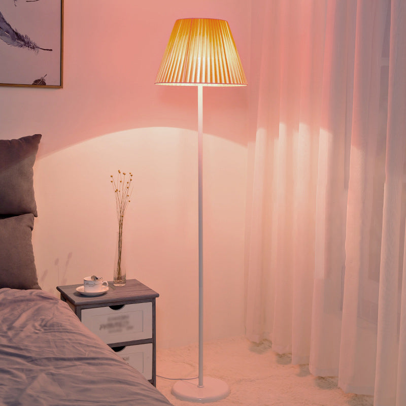 Modern semplice lampada da pavimento maculare lampadina lampadina con tonalità di stoffa per camera da letto