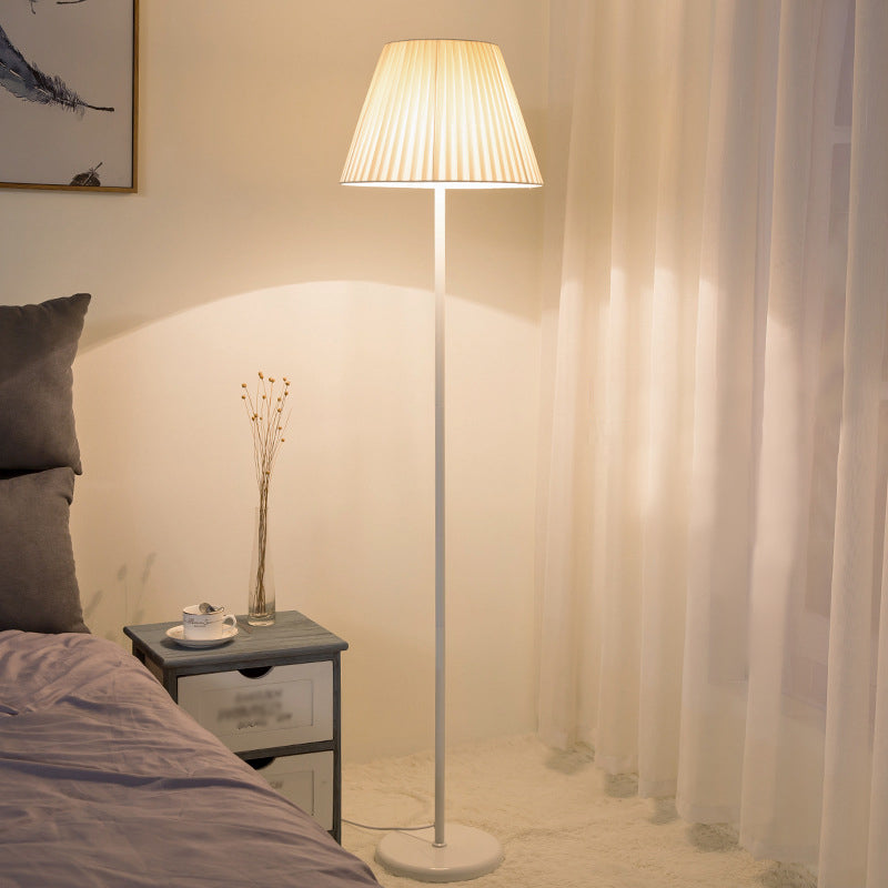 Modern semplice lampada da pavimento maculare lampadina lampadina con tonalità di stoffa per camera da letto