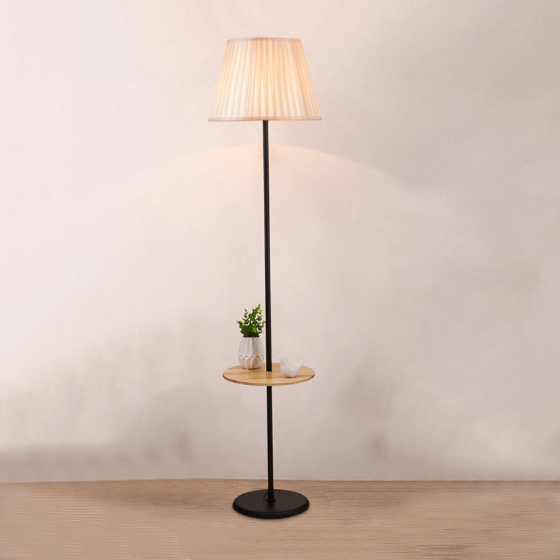 Luz de piso de bombilla de tono de tela de lámpara de lámpara de hierro de estilo nórdico con mesa de madera para dormitorio