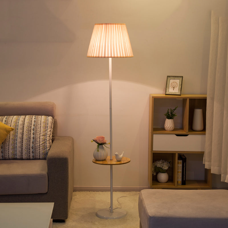 Noordse stijl IJzeren vloer Lamp Doek Schaduw Lamp vloerlicht met houten tafel voor slaapkamer