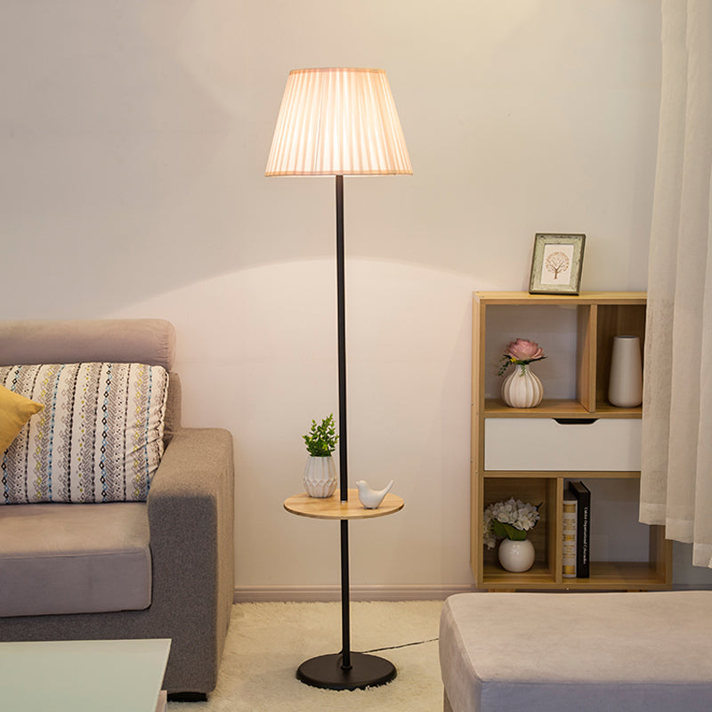 Noordse stijl IJzeren vloer Lamp Doek Schaduw Lamp vloerlicht met houten tafel voor slaapkamer