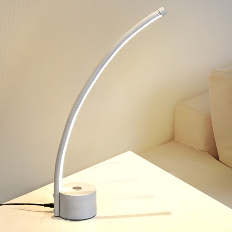 Simplicity-Style Night Table Lamp Metal Bedroom LED Table Light