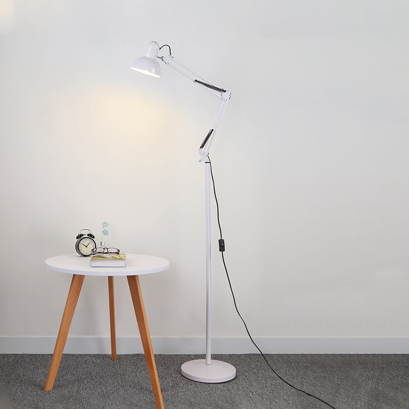 Planchez debout de la lampe moderne légère avec une teinte en métal