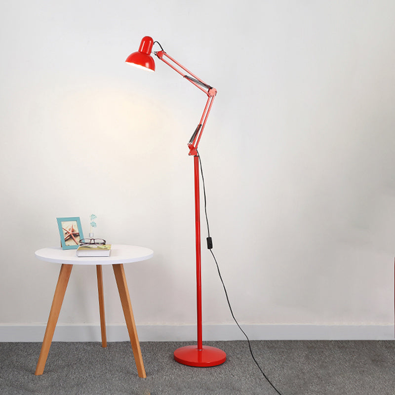 Planchez debout de la lampe moderne légère avec une teinte en métal