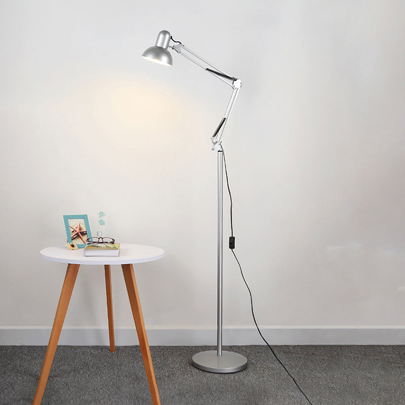 Planchez debout de la lampe moderne légère avec une teinte en métal