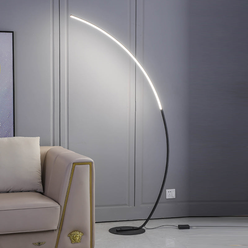 Illuminazione da pavimento a forma lineare in metallo moderno 1 lampada da pavimento leggera in nero