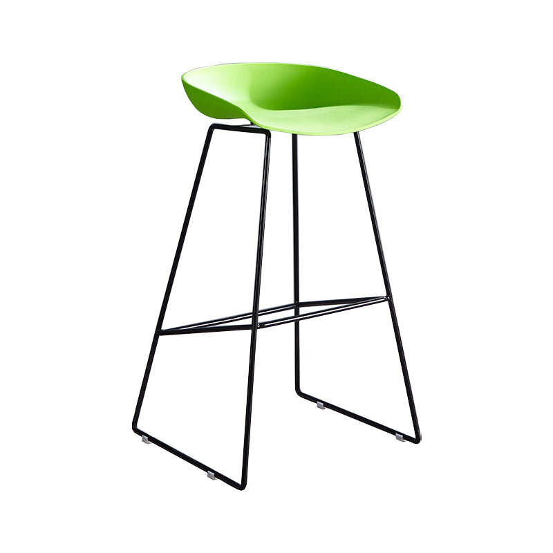 Scandinavian Coffee Shop Footrest Stool Matte Finish Plastic Bar Stool