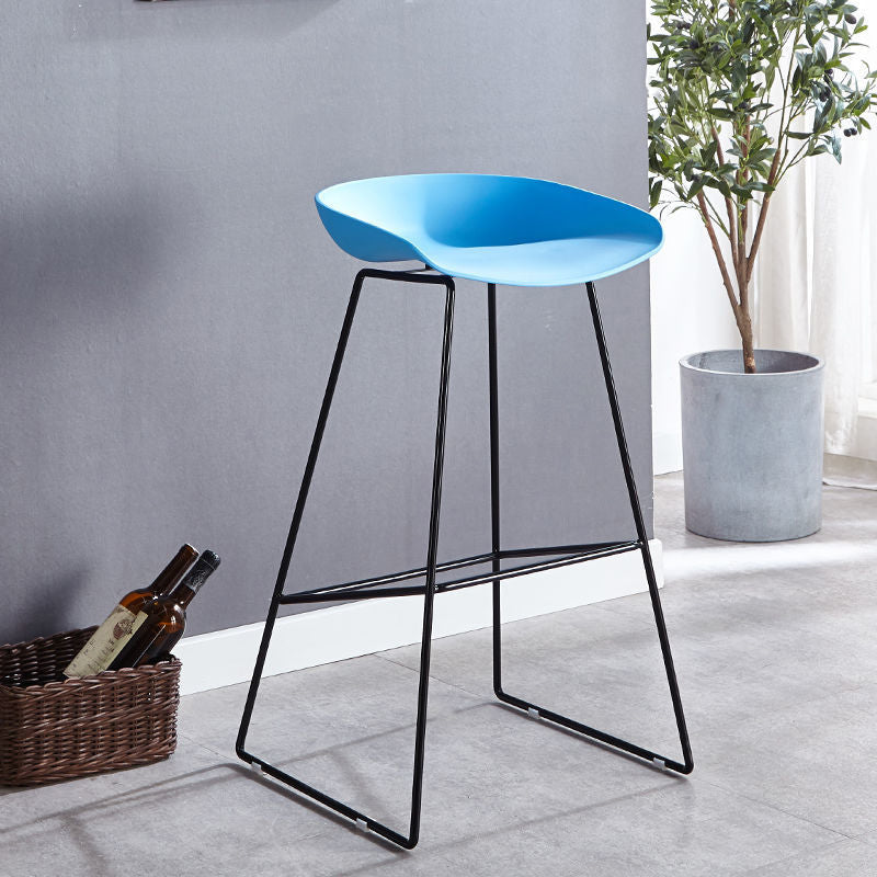 Scandinavian Coffee Shop Footrest Stool Matte Finish Plastic Bar Stool