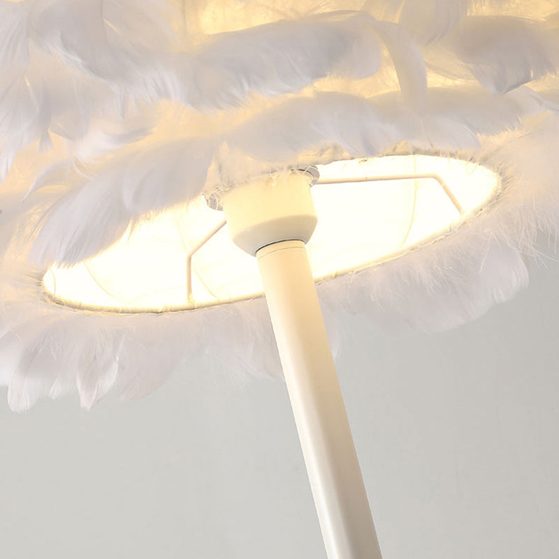 Round Floor Standing Lamp Modern Style Floor Light with Feather Shade