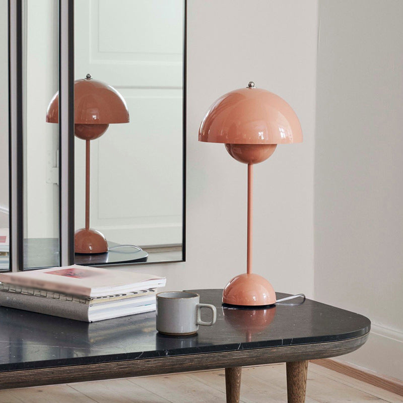 Modern Style Mushroom Shape Table Lighting Metal 1 Light Table Lamp for Bedroom