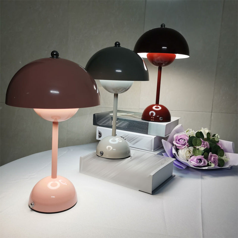 Round Shape Metal Table Lamp Modern Style 1 Light Table Light Fixtures