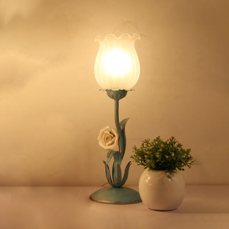 1 Bulb Blossom Table Lighting Romantic Pastoral Blue/Pink Metal Nightstand Lamp for Living Room