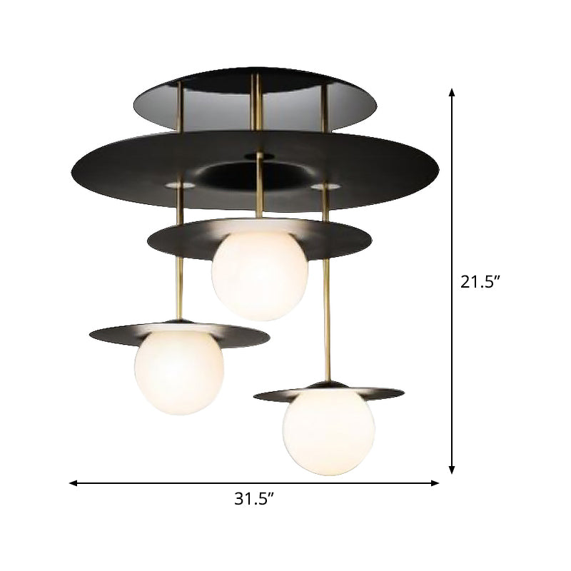 Metallscheibe Flush Leuchte modernistische 3 Lampen schwarze Halbblöcke Deckenlampe mit Ball weißer Glasschatten