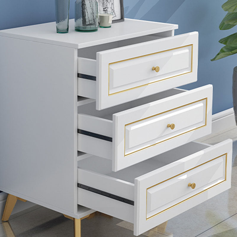 Contemporary Soft-Close Drawers Storage Chest Wood Dresser with Metal Feet