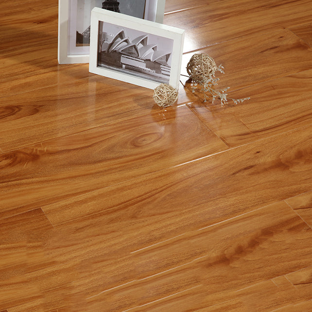 Classic 7" X 32" X 12mm Laminate Flooring, Click-Lock, Waterproof