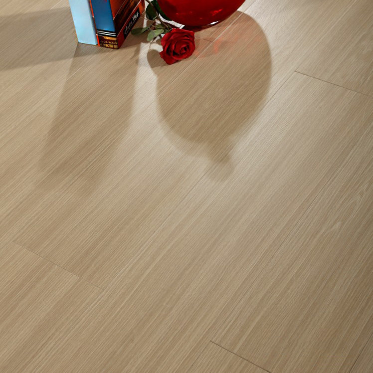 Light Wooden Laminate Plank Flooring Scratch Resistant Laminate Floor