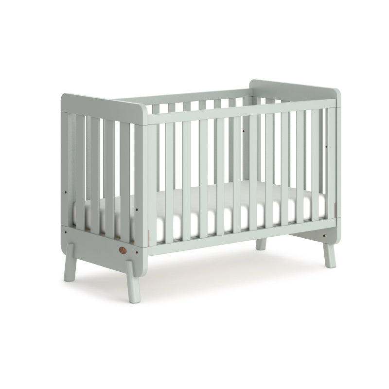 Nordic Style Bedroom Crib Solid Wood 3-In-1 Convertible Crib