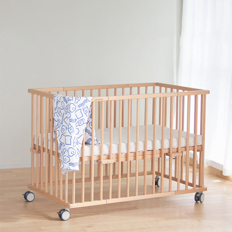 Convertible Crib Baby Crib Beech Wood Nursery Crib with Casters