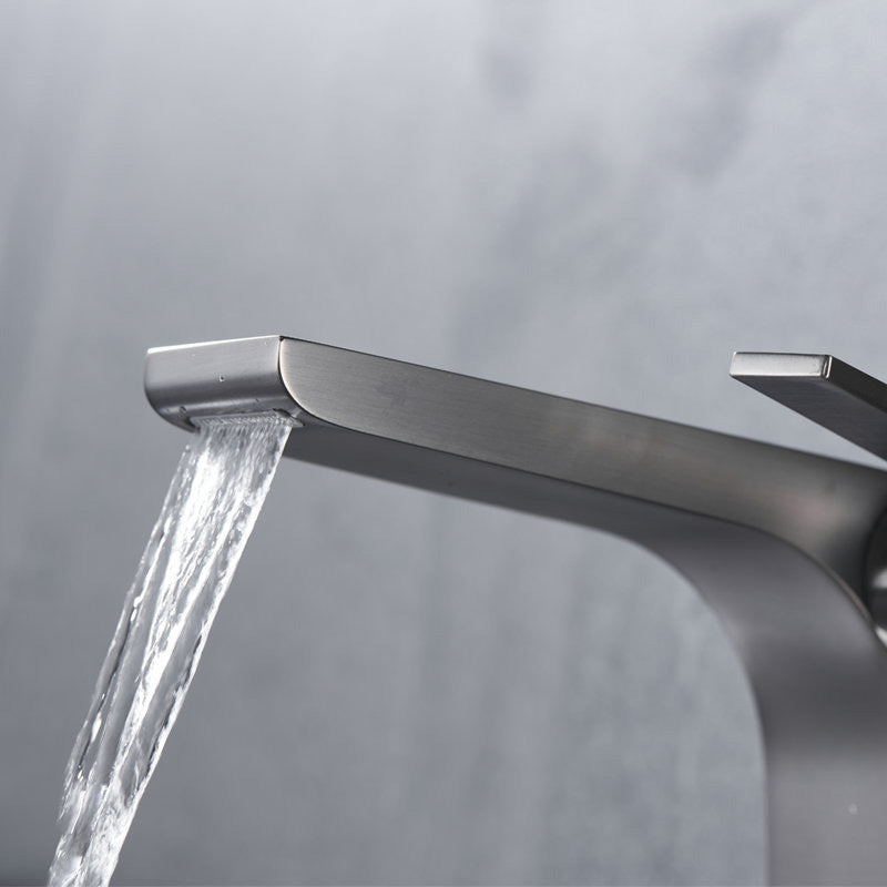 Glam Copper Vessel Faucet Single-handle Low Arc Vessel Faucet for Bathroom