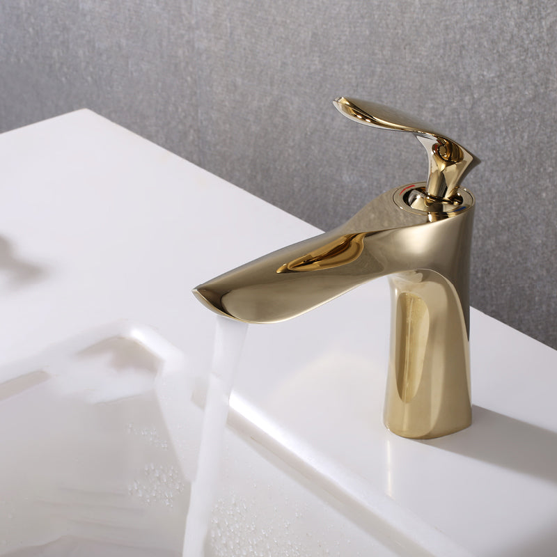 Contemporary Centerset Faucet Lever Handle Low Arc Solid Brass Faucet