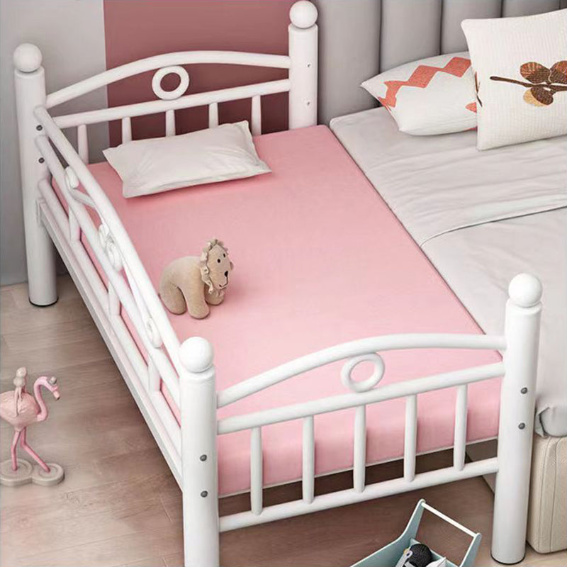 Metal Nursery Crib White Industrial Nursery Bed with Guardrail