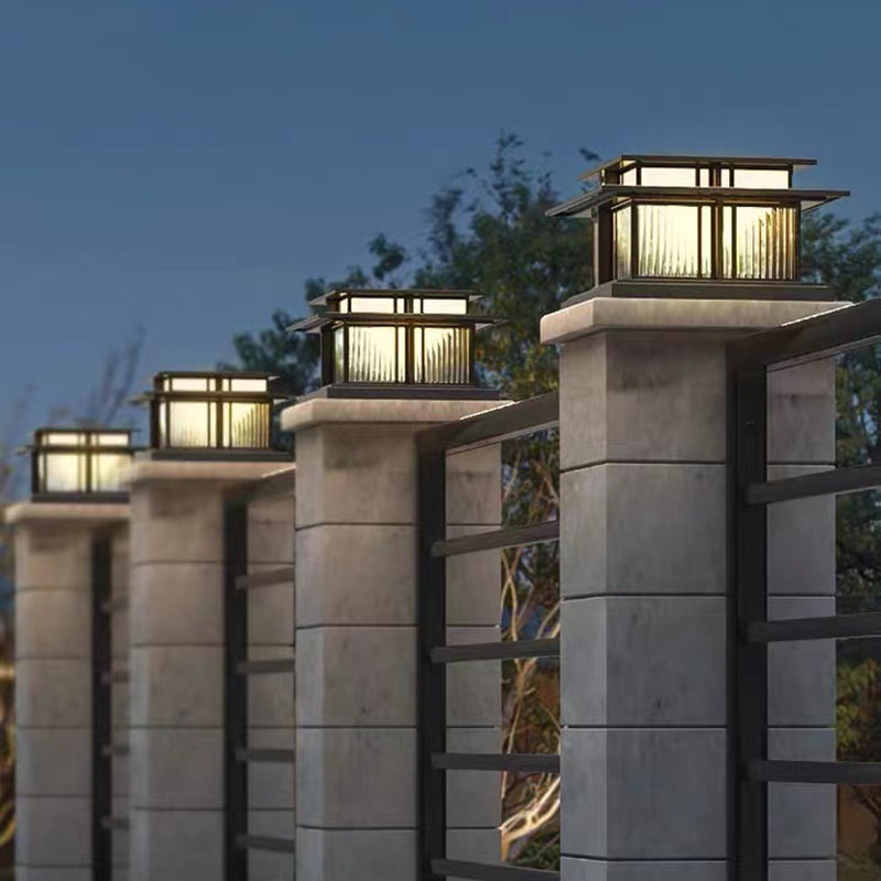 Modern Simple Metal Outdoor Light Square Shape Solar Energy Pillar Lamp for Courtyard