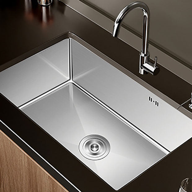 Modern Kitchen Sink Stainless Steel Strainer Kitchen Sink with Faucet in Silver