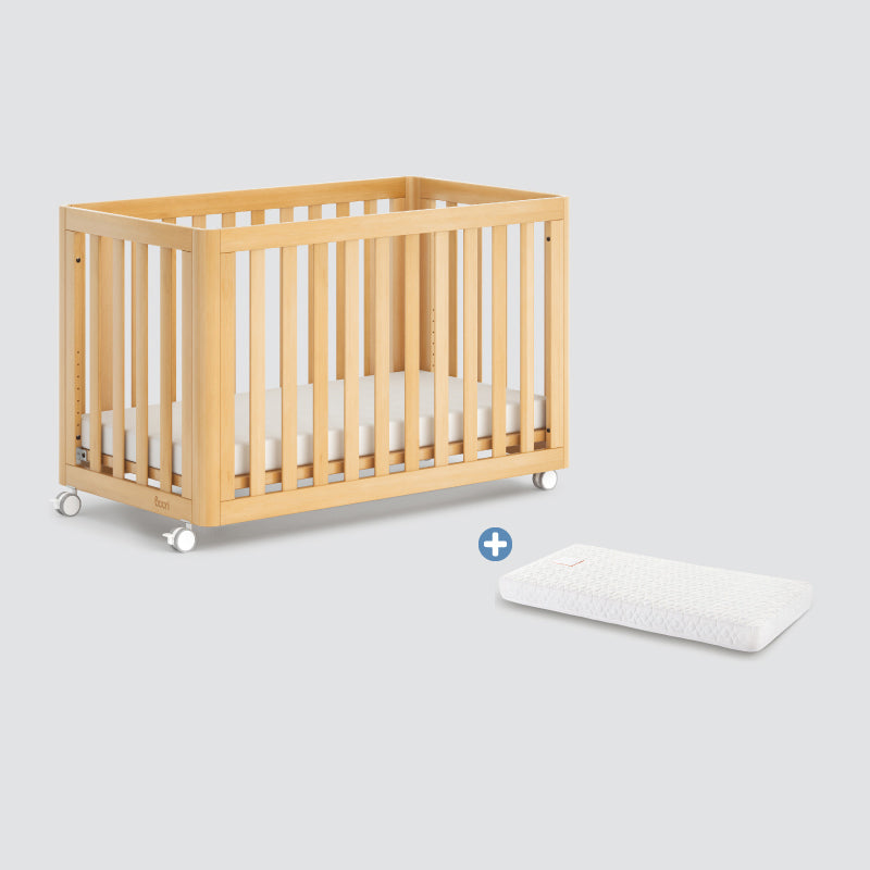 Standard Size Modern Baby Crib Light Wood Nursery Crib with Casters