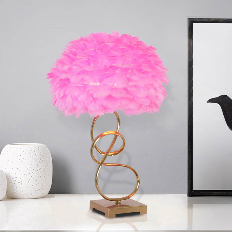 Spiral Metal Table Lighting Modern 1 Head Gold Reading Lamp with Pink Feather Fabric Shade