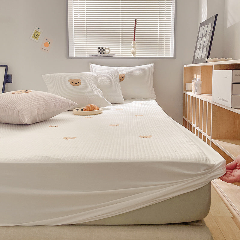 Modern Bed Sheet Bear Pattern Non-pilling Breathable Skin-friendly Sheet Bed Set