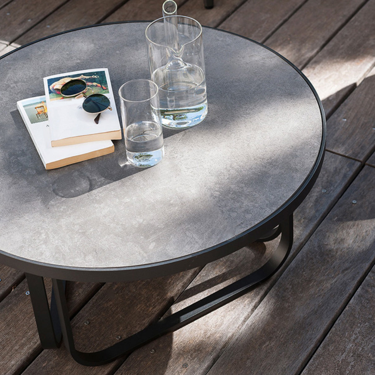 Round Sintered Stone Top Table Industrial Outdoor Table with Metal Base