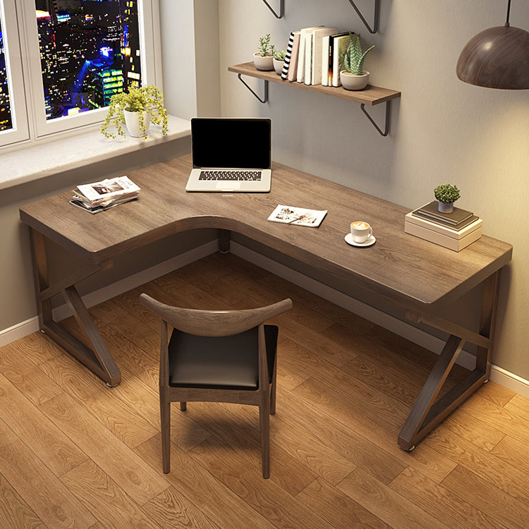 Modern Style Wooden Writing Desk L-Shape Office Table with 3-Legs in Brown