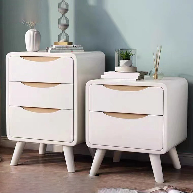 Rubberwood Nursery Nightstand with 3 Drawers Modern Nightstand Kids