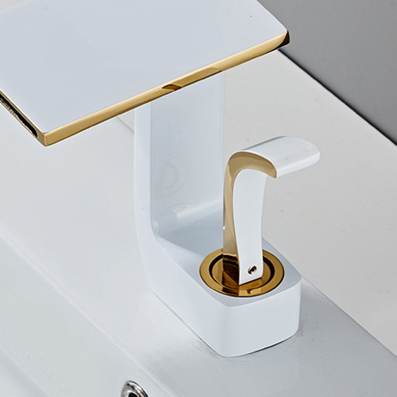 Luxury Single Handle Sink Faucet Bathroom Brass Centerset Faucet