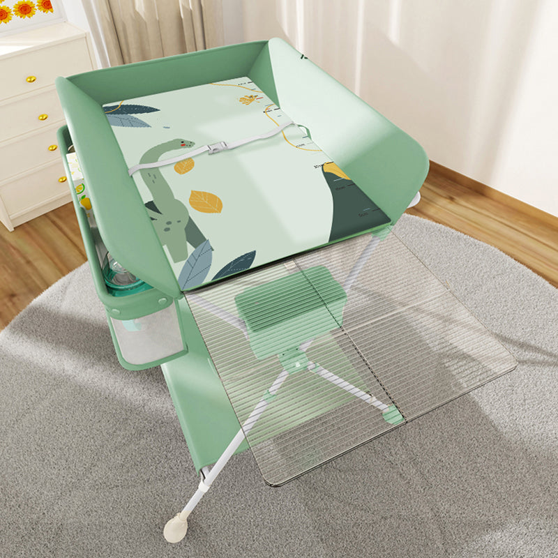 Modern Metal Baby Changing Table Safety Rails Changing Table With 4 Wheels