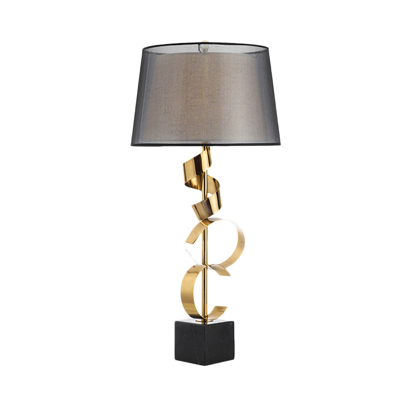 Fass Tischlicht modernistische Stoff 1 Kopfschlafzimmer Nachttischlampe in Schwarz und Gold mit Spiral Seidenband Deco