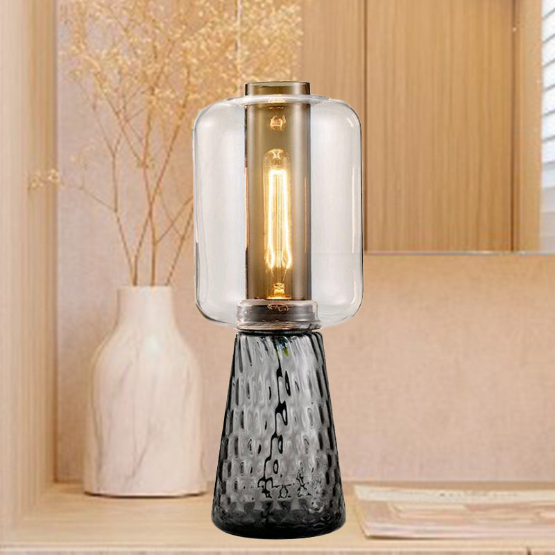 Trapezes Schlafzimmer Schreibtisch Hellem Rauch grau/Cognac Wasserglas 1-Licht postmoderne Plug-in-Tischlampe mit Zylinderschatten