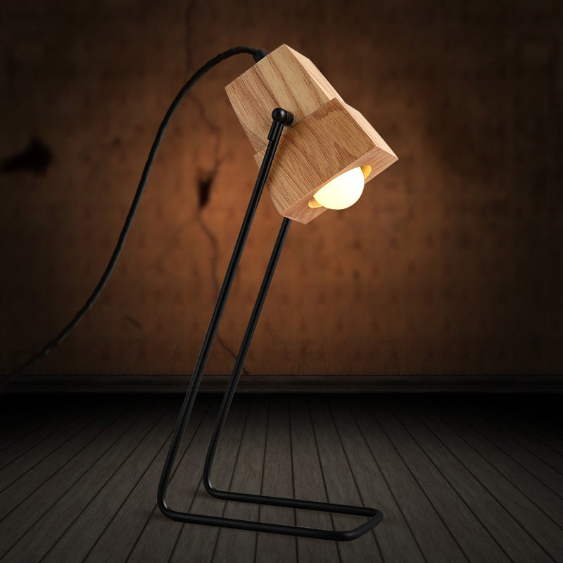 Holzglockenform-Aufgabe Lampe moderne 1-Licht-Beige Lesebuch Licht mit schwarzem schlankem Arm