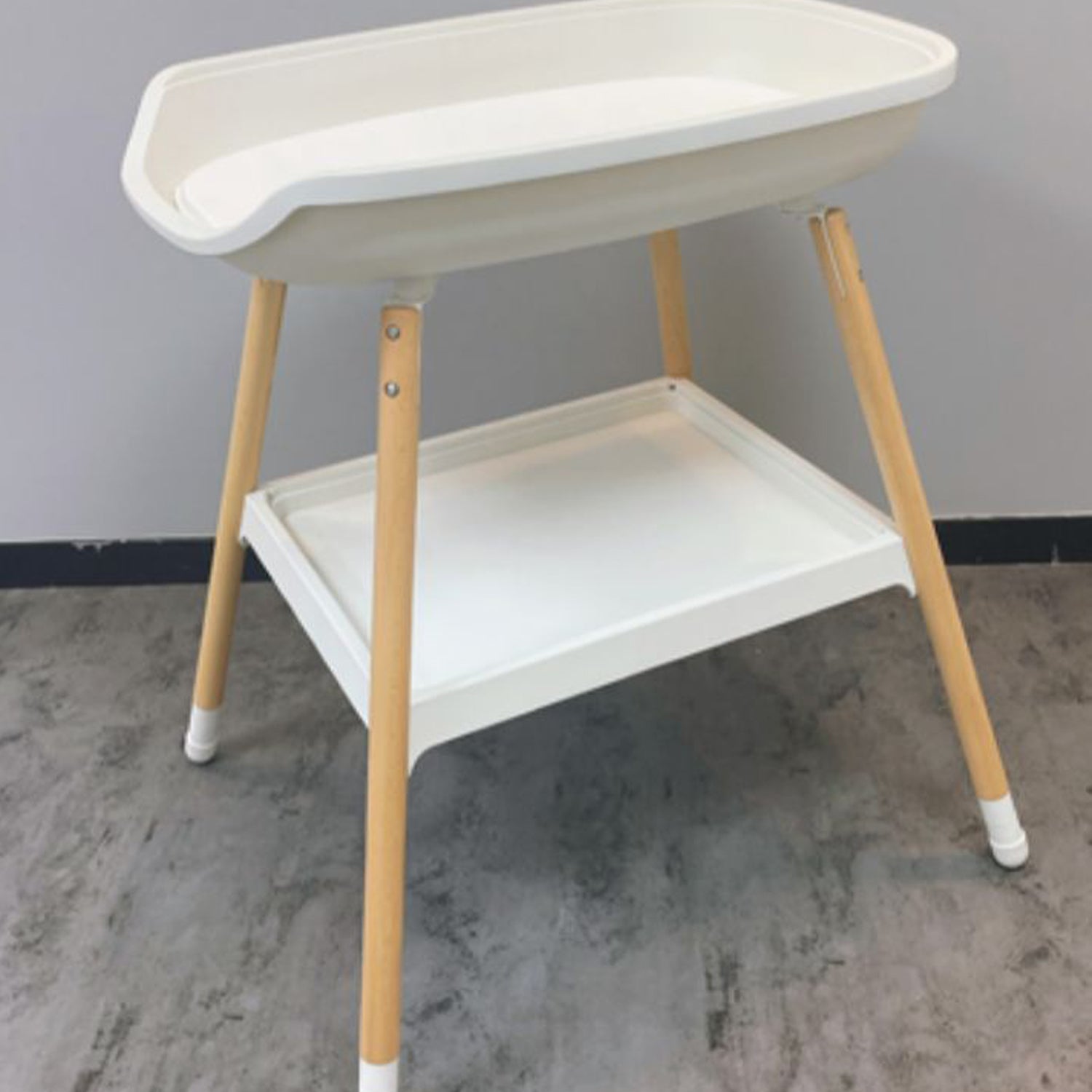 Modern Baby Changing Table Solid Wood Changing Table with Shelf