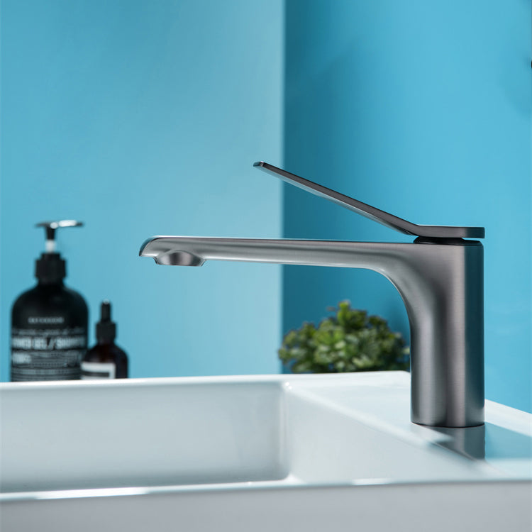 Circular Sink Faucet Scratch Resistant Single Lever Handle Vessel Sink Bathroom Faucet