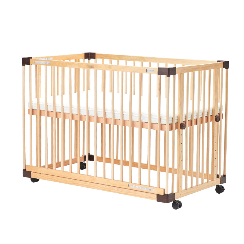 Light Wood Nursery Crib Modern Nursery Crib with Casters/Wheels